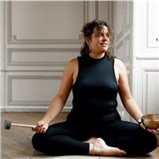 Je vous propose en présentiel et à domicile, des séances de: hatha yoga, yogathérapie, yoga nidra, yoga prénatal, yoga postnatal